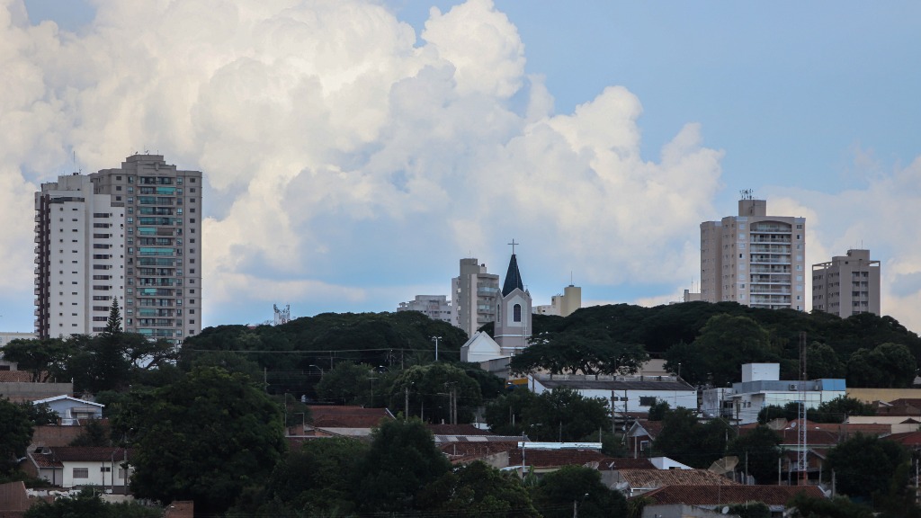 Araraquara terá sol forte e possibilidade de chuva rápida 1