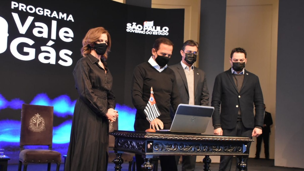 "Vale Gás" beneficia 1 mil famílias em Pedreira; veja lista da região 1