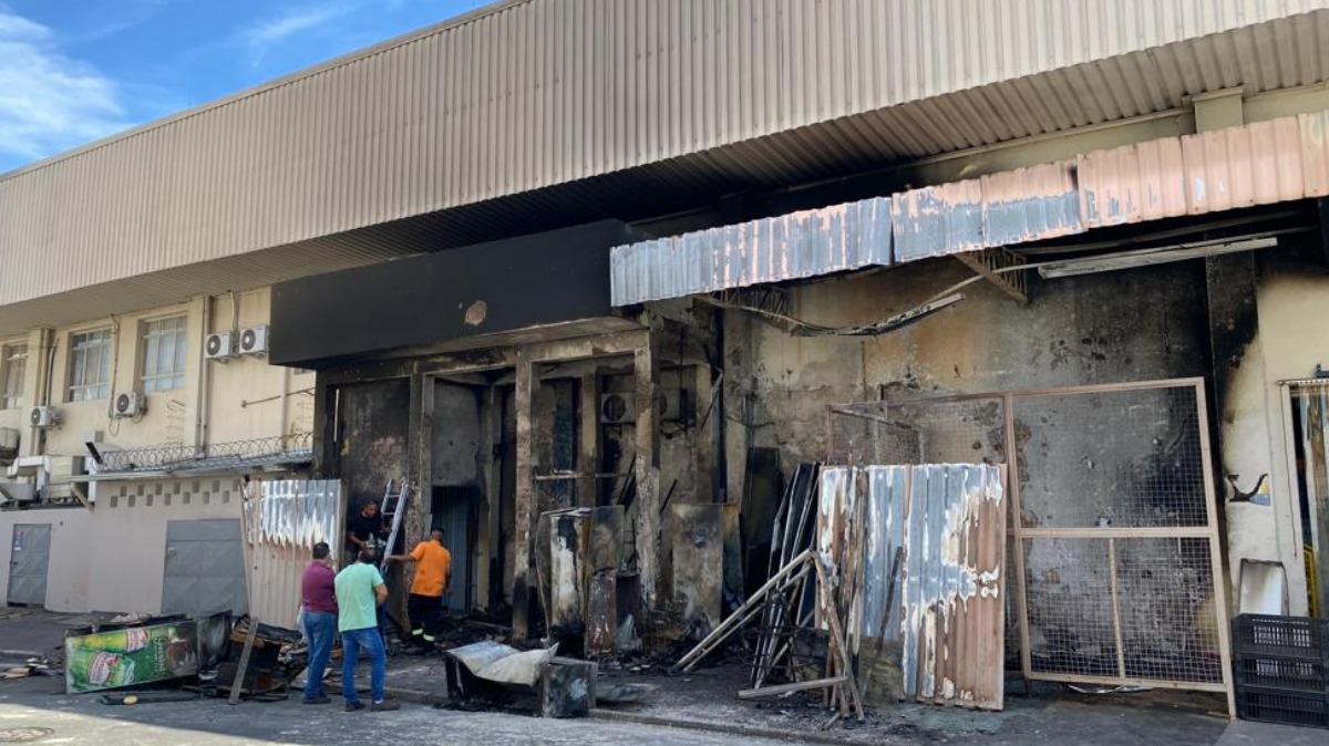 Incêndio atinge parte externa de hipermercado em Indaiatuba 1