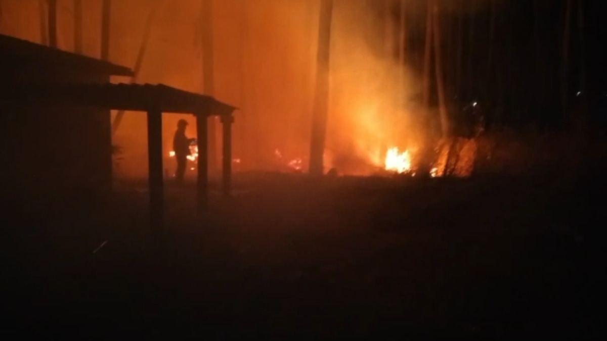 Incêndio atinge barracão de recicláveis em Monte Mor 1