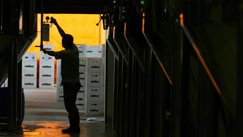 Índices de confiança da indústria e dos serviços caem em fevereiro 1