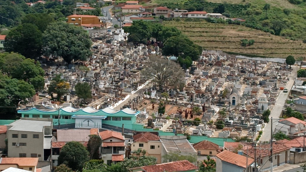 Serra Negra vai ampliar número de colmeias no cemitério 1