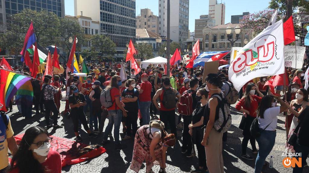 Manifestantes fazem protesto contra o governo Bolsonaro em Campinas. (Foto: Luciano Claudino/Código 19)