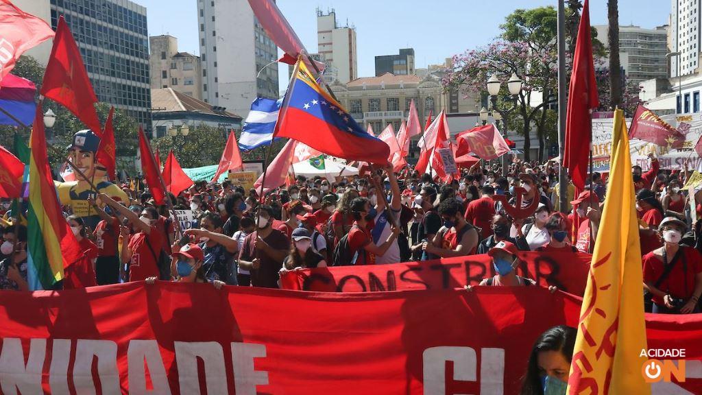 Manifestantes fazem protesto contra o governo Bolsonaro em Campinas. (Foto: Luciano Claudino/Código 19)