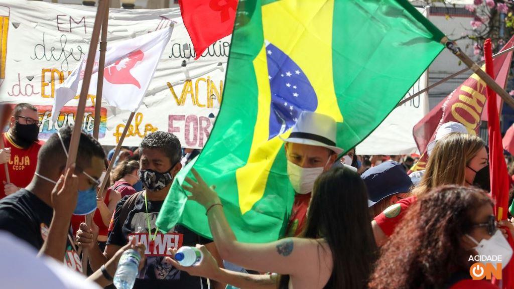 Manifestantes fazem protesto contra o governo Bolsonaro em Campinas. (Foto: Luciano Claudino/Código 19)