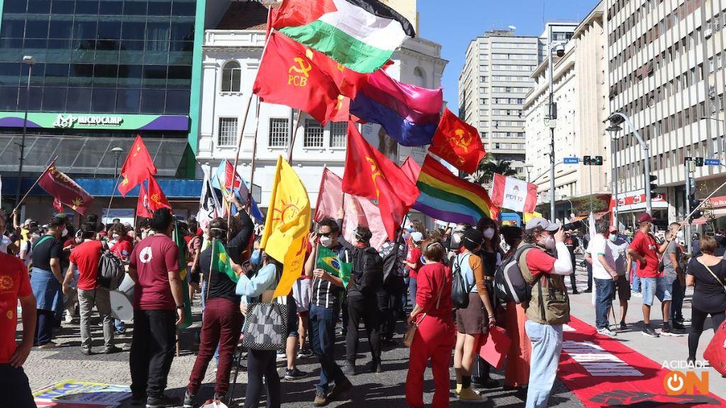 Manifestantes fazem protesto contra o governo Bolsonaro em Campinas. (Foto: Luciano Claudino/Código 19)