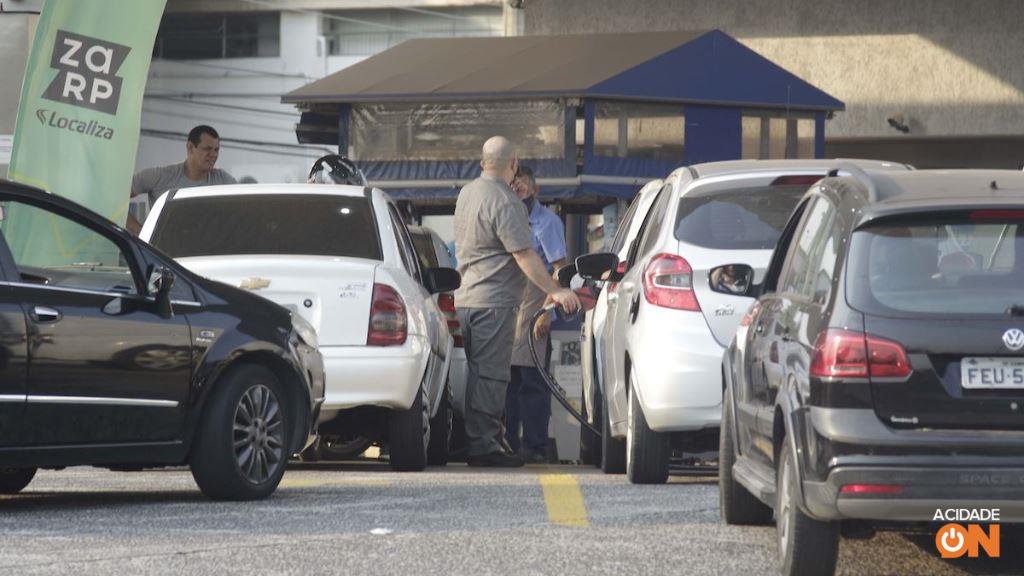 Com medo de desabastecimento, postos de combustíveis registram fila de veículos 4 18894245 2fc0 4815 ac90 111d0b1b1d16