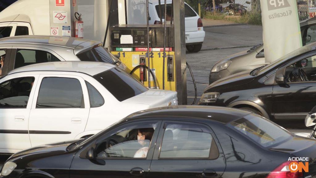 Com medo de desabastecimento, postos de combustíveis registram fila de veículos 3 33122bcc 25e2 4317 9a9b 6456de08a1d2