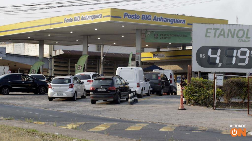 Com medo de desabastecimento, postos de combustíveis registram fila de veículos 2 3be92502 0151 4d32 8ee5 f779fcb84233