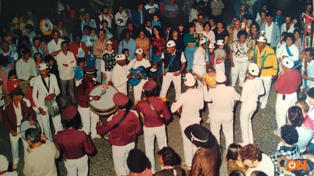 Tradicional congada na Festa de Agosto, em 1988 (Foto: José Valdir Bortolasso)