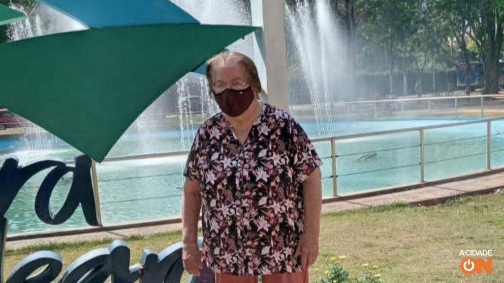 Joana da Silva Vieira, na Praça Sesquicentenário